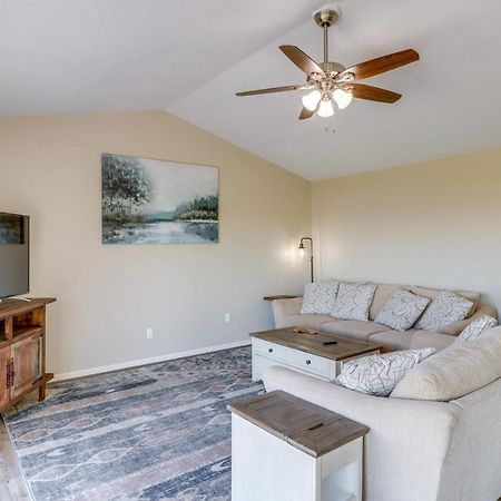 Charming Edgemont Home With Deck And Lake Views! Fairfield Bay Экстерьер фото