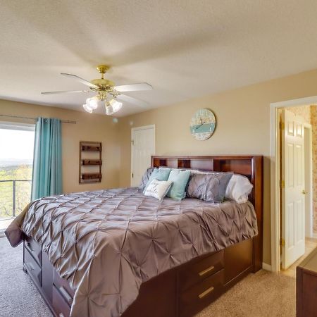 Charming Edgemont Home With Deck And Lake Views! Fairfield Bay Экстерьер фото