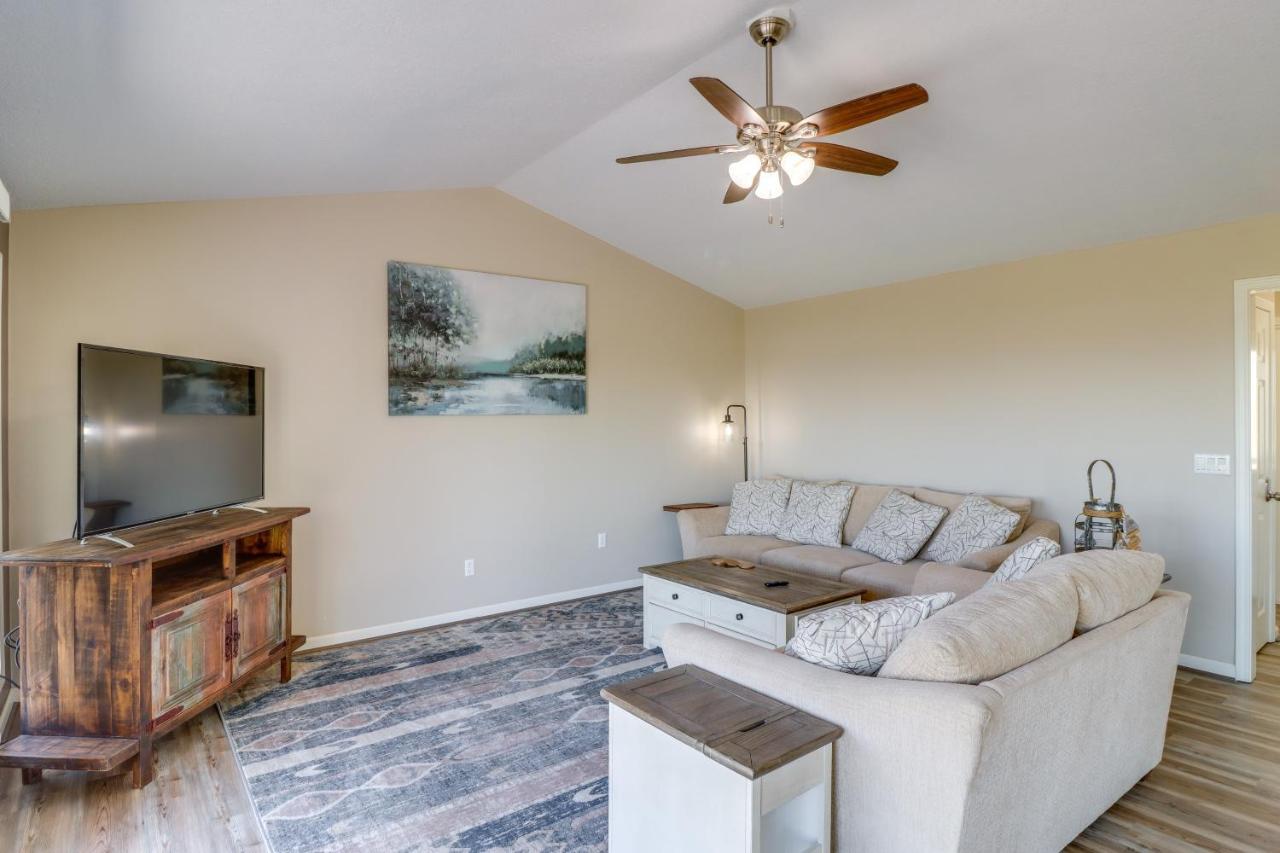 Charming Edgemont Home With Deck And Lake Views! Fairfield Bay Экстерьер фото