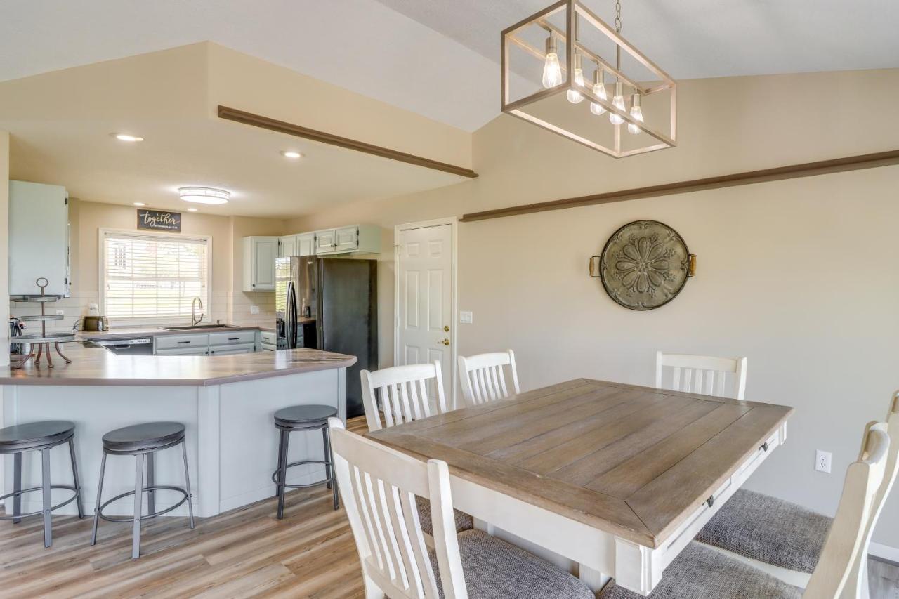 Charming Edgemont Home With Deck And Lake Views! Fairfield Bay Экстерьер фото