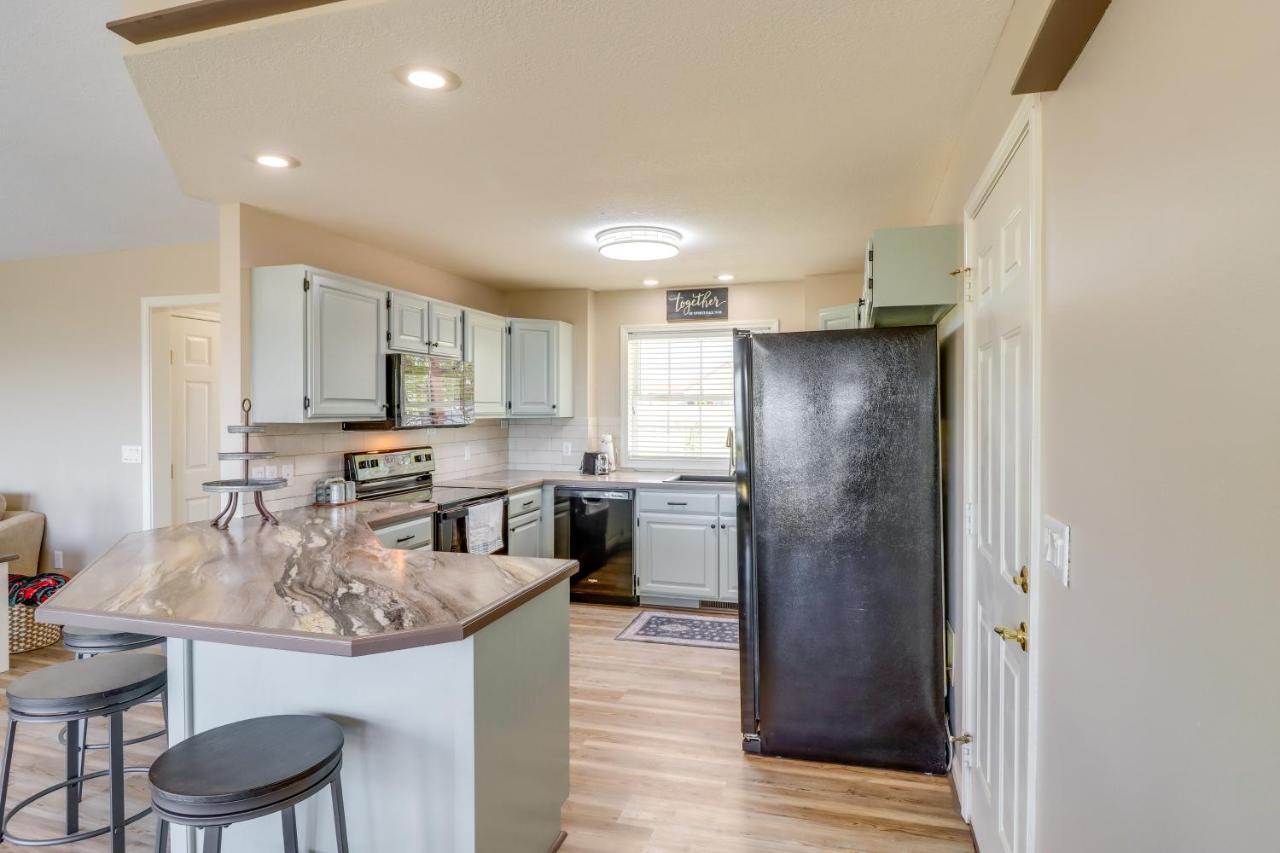Charming Edgemont Home With Deck And Lake Views! Fairfield Bay Экстерьер фото