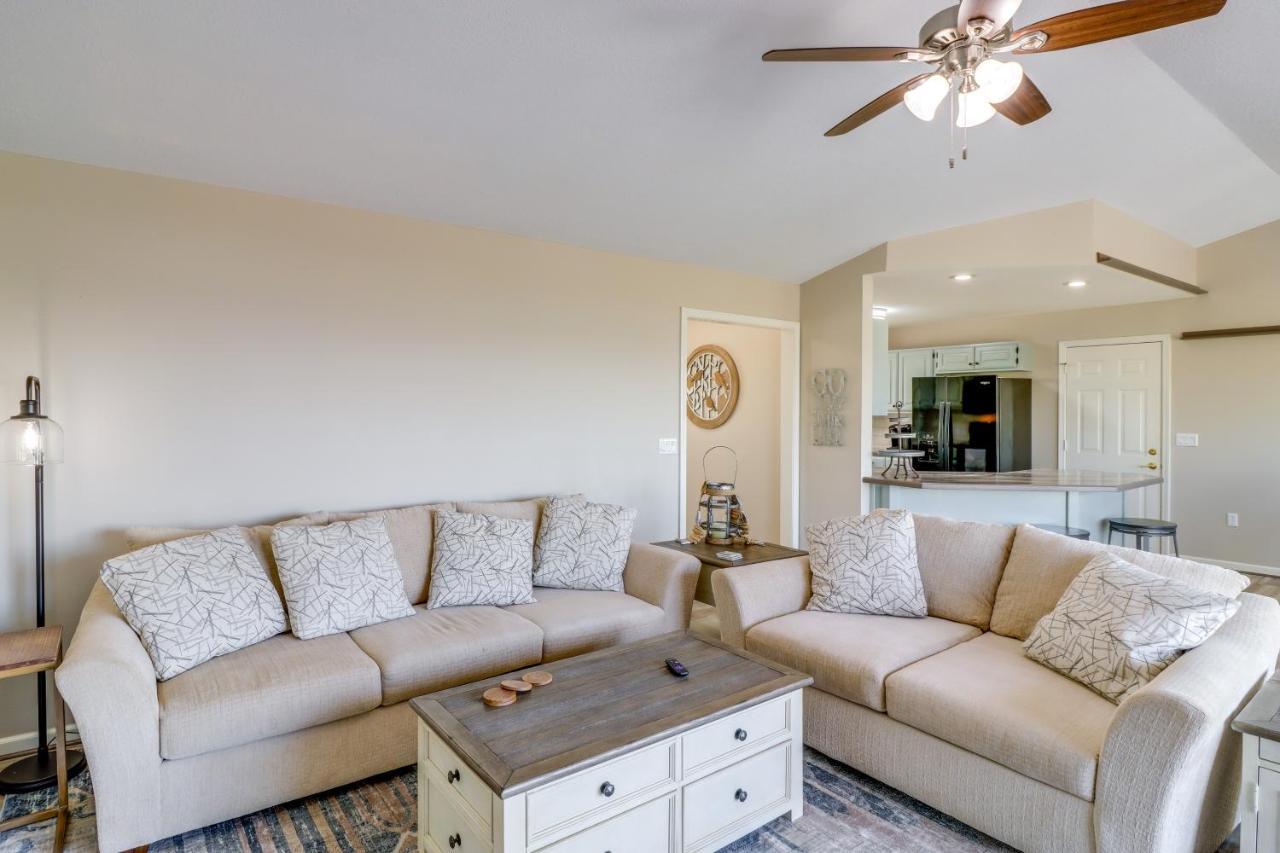 Charming Edgemont Home With Deck And Lake Views! Fairfield Bay Экстерьер фото