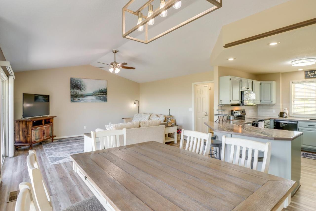 Charming Edgemont Home With Deck And Lake Views! Fairfield Bay Экстерьер фото