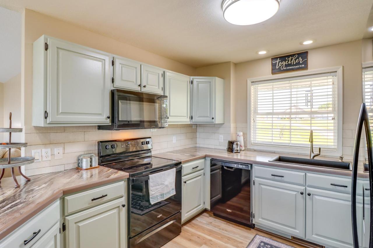 Charming Edgemont Home With Deck And Lake Views! Fairfield Bay Экстерьер фото