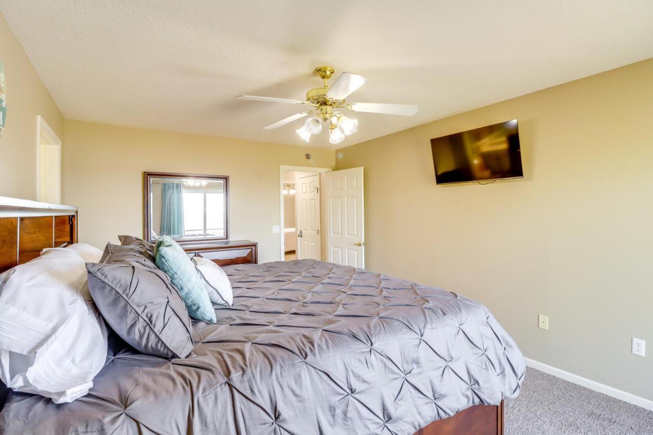 Charming Edgemont Home With Deck And Lake Views! Fairfield Bay Экстерьер фото