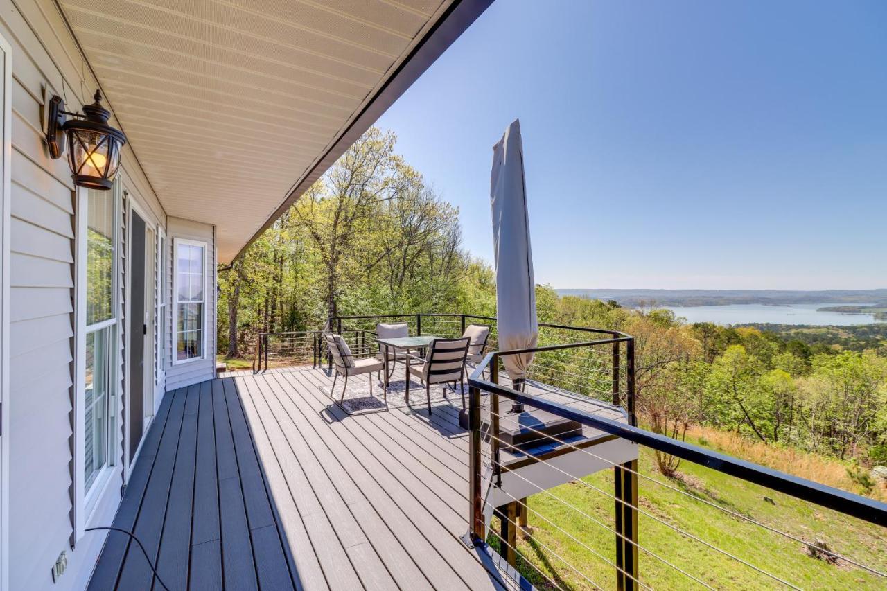 Charming Edgemont Home With Deck And Lake Views! Fairfield Bay Экстерьер фото