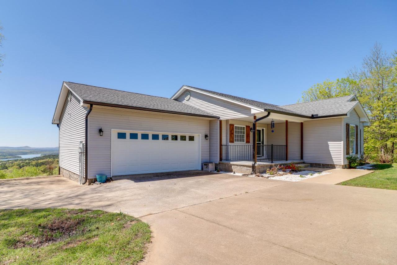 Charming Edgemont Home With Deck And Lake Views! Fairfield Bay Экстерьер фото
