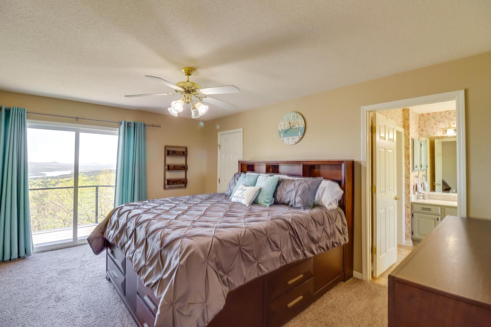 Charming Edgemont Home With Deck And Lake Views! Fairfield Bay Экстерьер фото