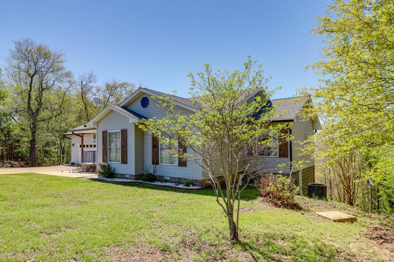 Charming Edgemont Home With Deck And Lake Views! Fairfield Bay Экстерьер фото